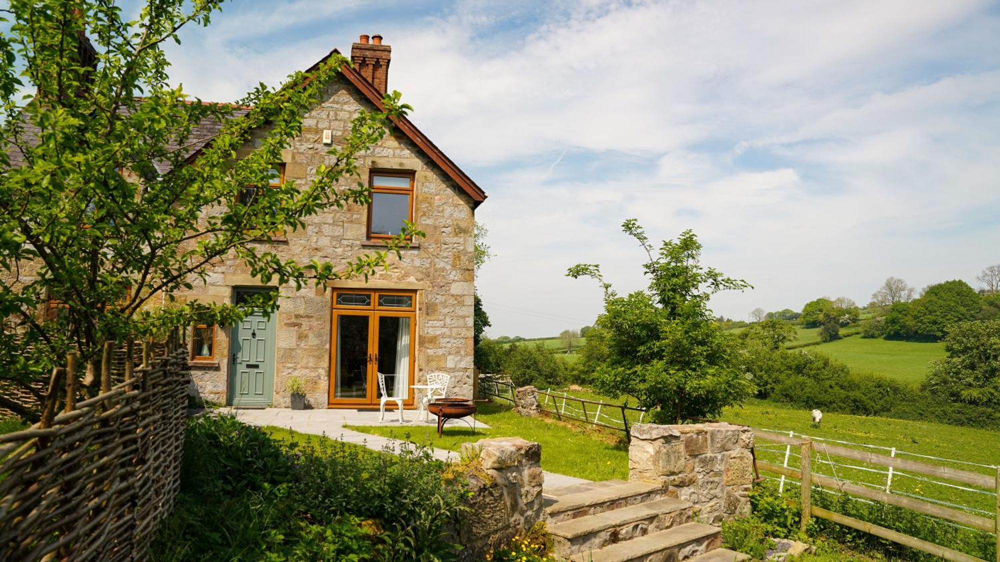 Tranquil Countryside For Two * Wrexham